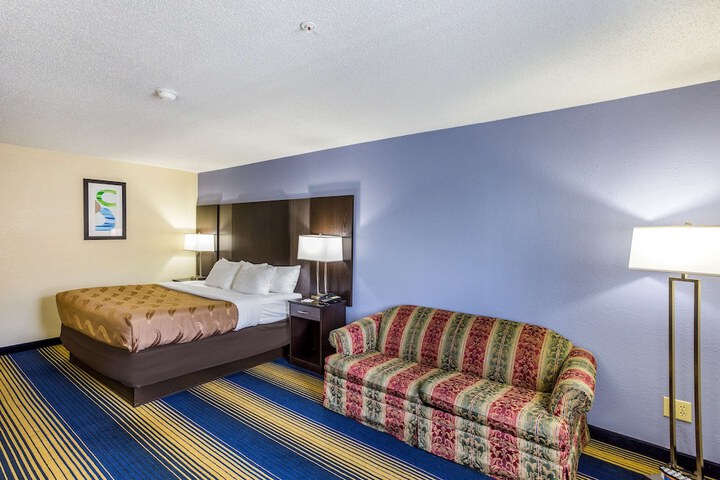 Standard | King Bed (4 of 13)