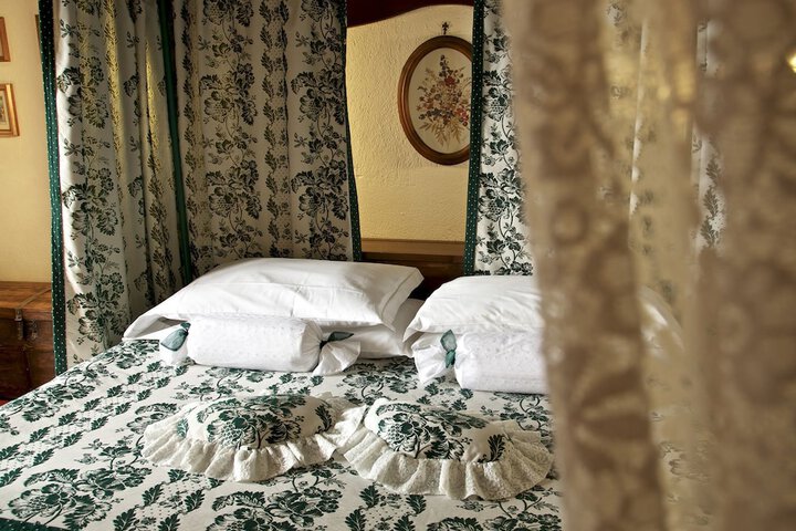 Room 2 of 25