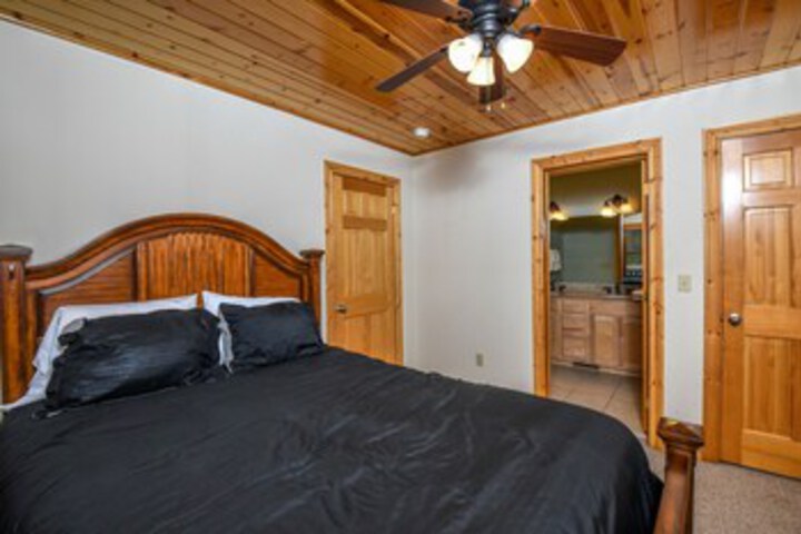 Room 28 of 34