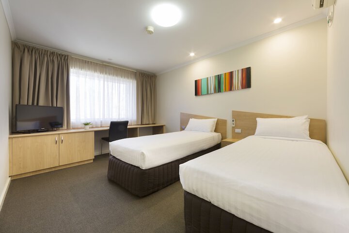 Room 10 of 28