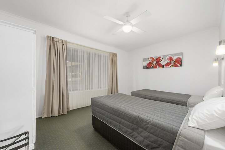 Room 5 of 49