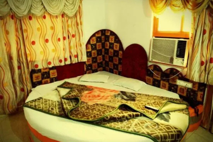 Room 2 of 9