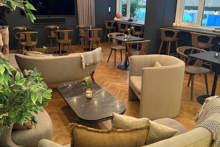 Lounge 72 of 88