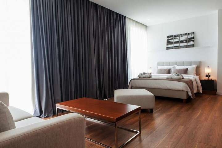 Room 9 of 37