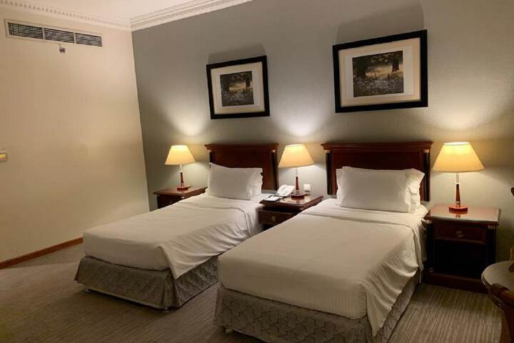 Room 35 of 132