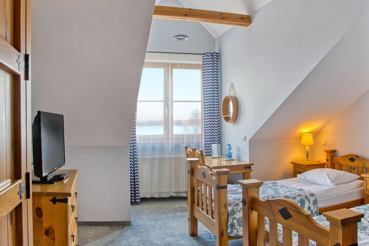 Room 25 of 210