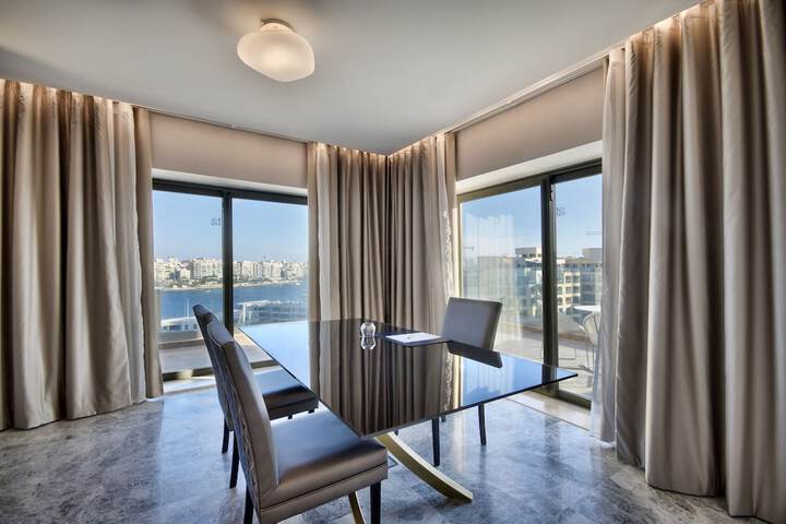 Room 60 of 182