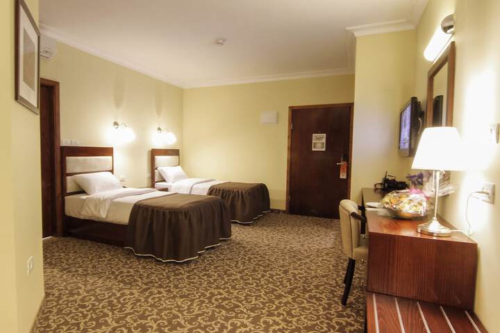 Room 10 of 42