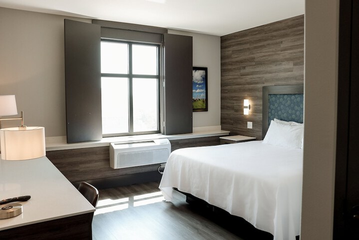 Room 13 of 175