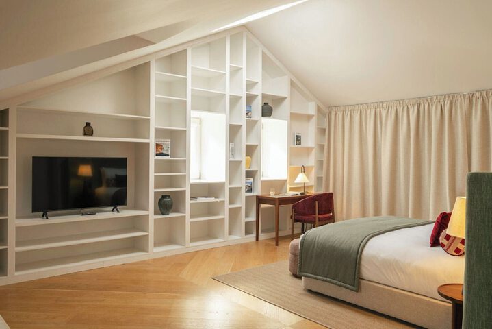Room 30 of 193