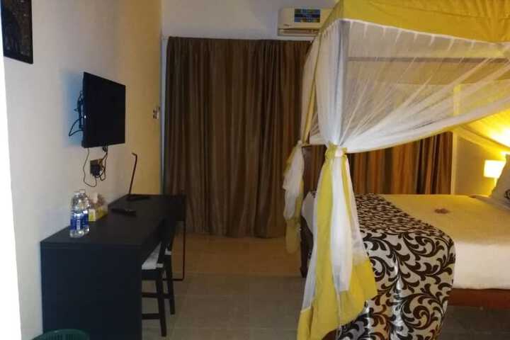 Room 16 of 105