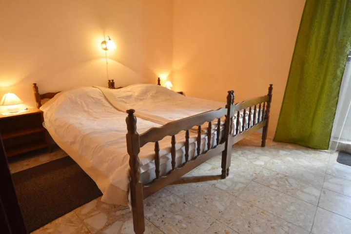 Room 2 of 18