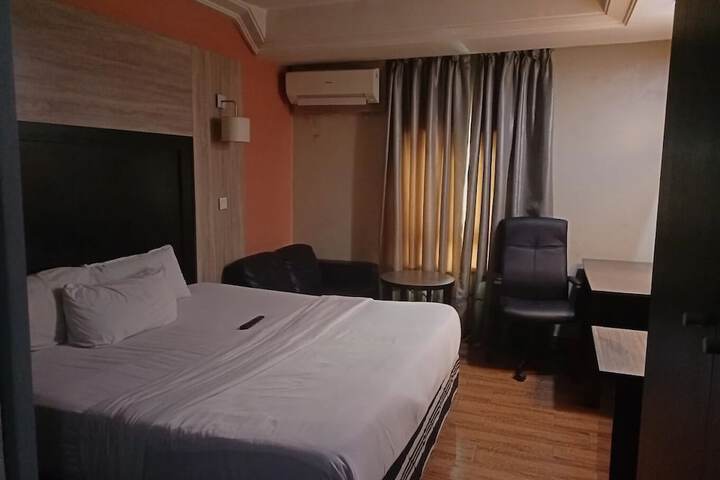 Room 2 of 20