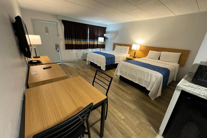 2 Double Beds (14 of 18)