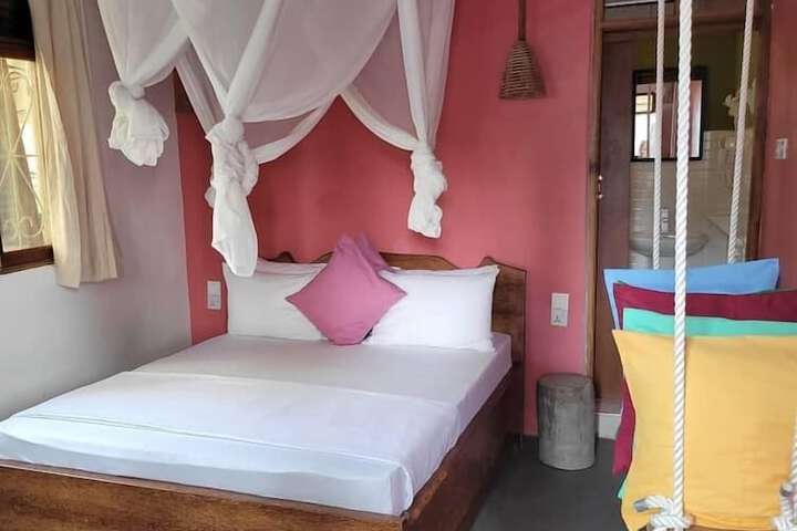 Room 13 of 80