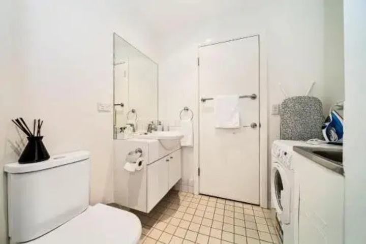 Room 8 of 18