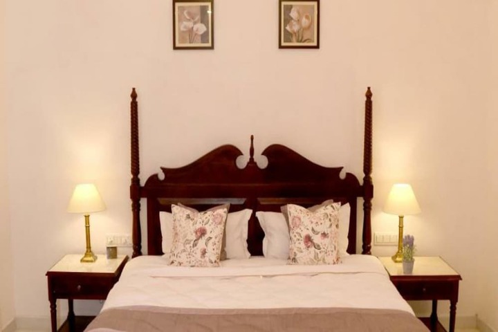 Room 5 of 13