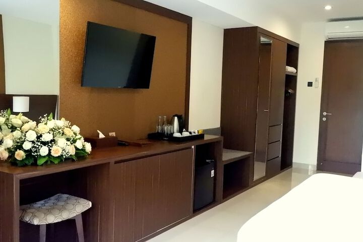 Room 8 of 53