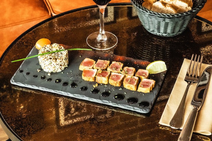 Dining 90 of 163