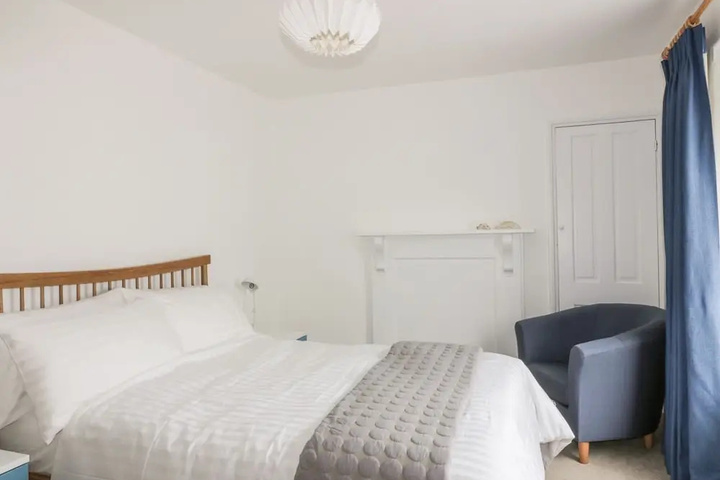 Room 2 of 11