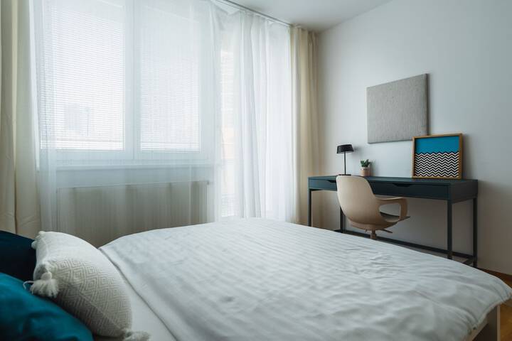 Room 26 of 195