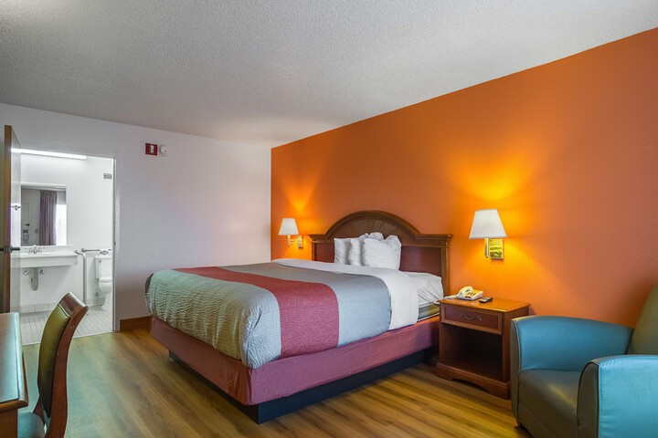 1 King Bed (9 of 9)