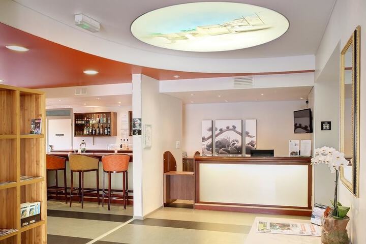 Guest Lobby