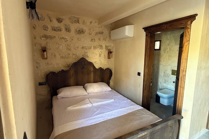 Room 9 of 39