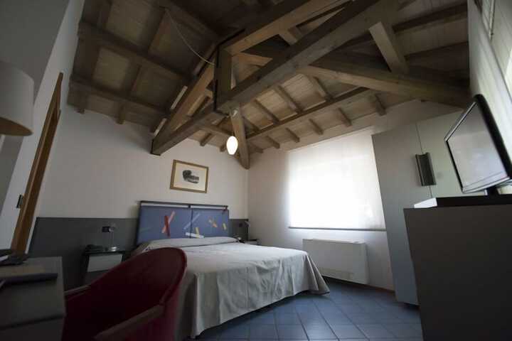 Room 5 of 43