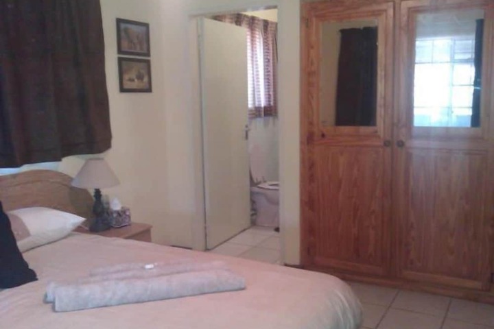 Room 6 of 28