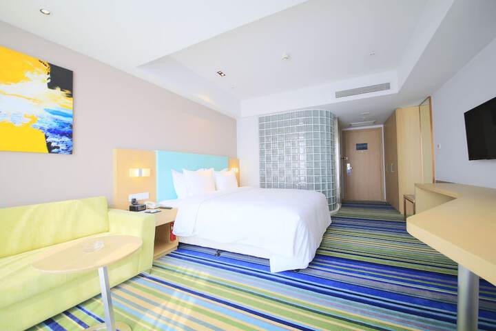 Room 6 of 73