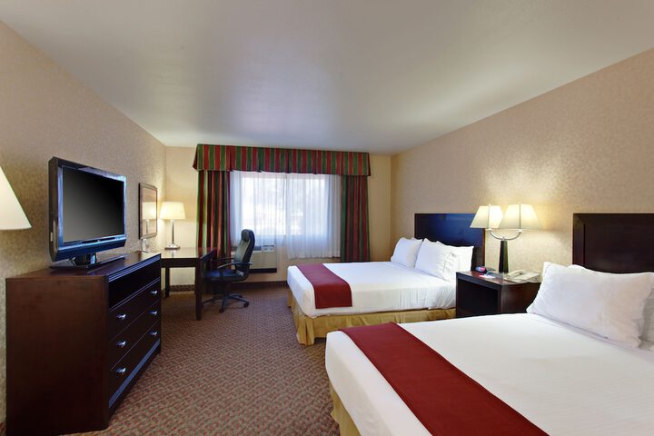 2 Queen Beds (6 of 6)