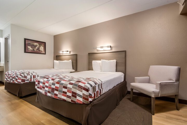 2 Double Beds (8 of 14)