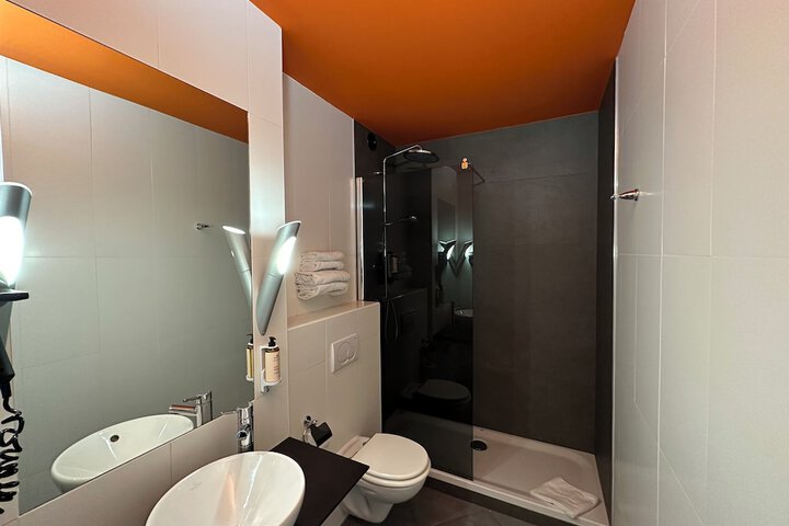 Room 45 of 74