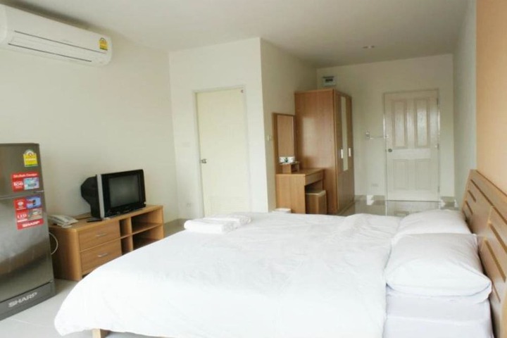 Room 12 of 23