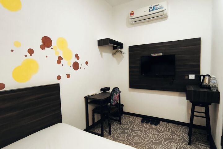 Room 34 of 76