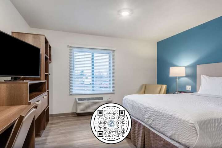 1 Queen Bed (5 of 22)