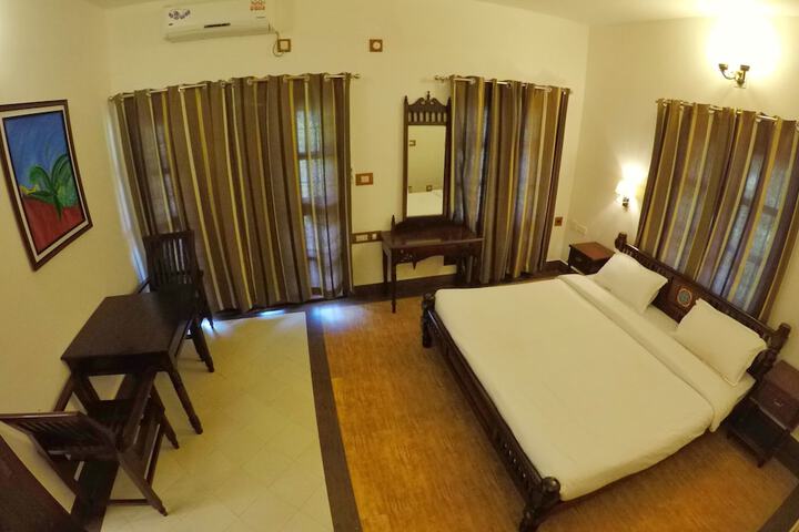 Room 4 of 13