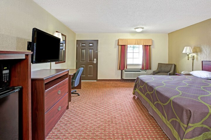 1 King Bed Mobility Accessible (15 of 18)