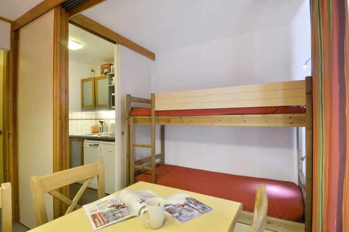 Room 2 of 10