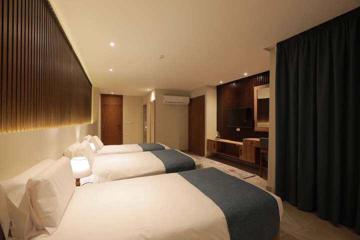 Room 7 of 126
