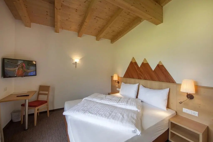 Room 2 of 13