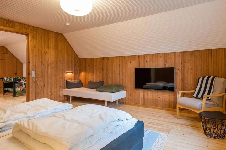 Room 2 of 15