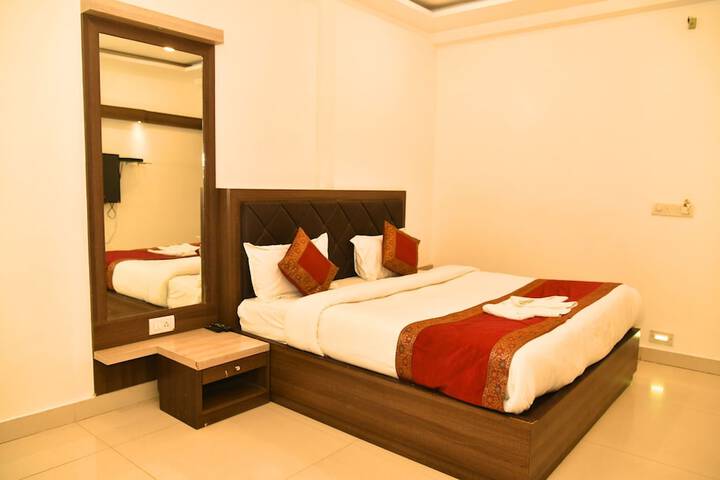 Room 4 of 11
