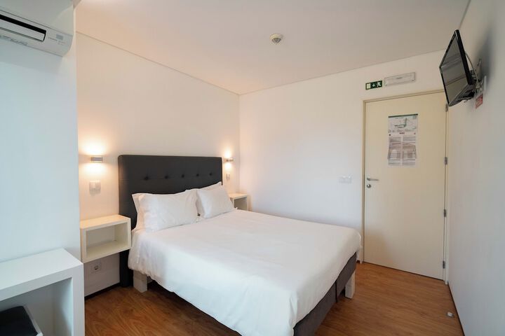 Room 9 of 38