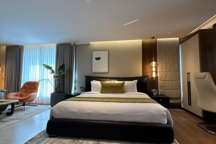 Room 33 of 74