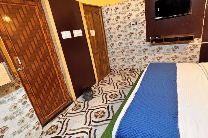 Room 6 of 30