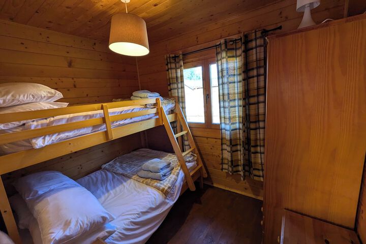 Room 4 of 33