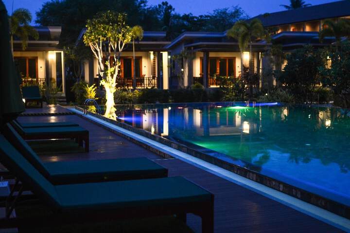 Hotel Pool