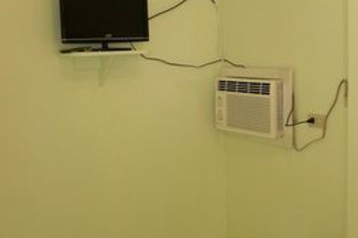 Room 13 of 20